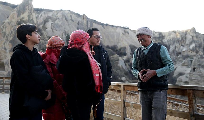 Ortaokul mezunu Cemalettin Yavuz, Kapadokya'yı 9 dilde dünyaya tanıtıyor