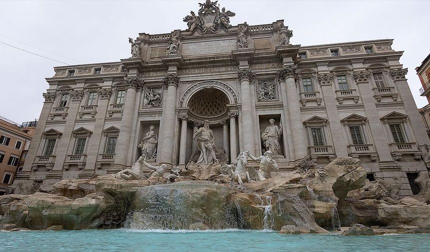 Roma'nın tarihi Trevi Çeşmesi'ni ziyaret etmek turistler için ücretli olacak