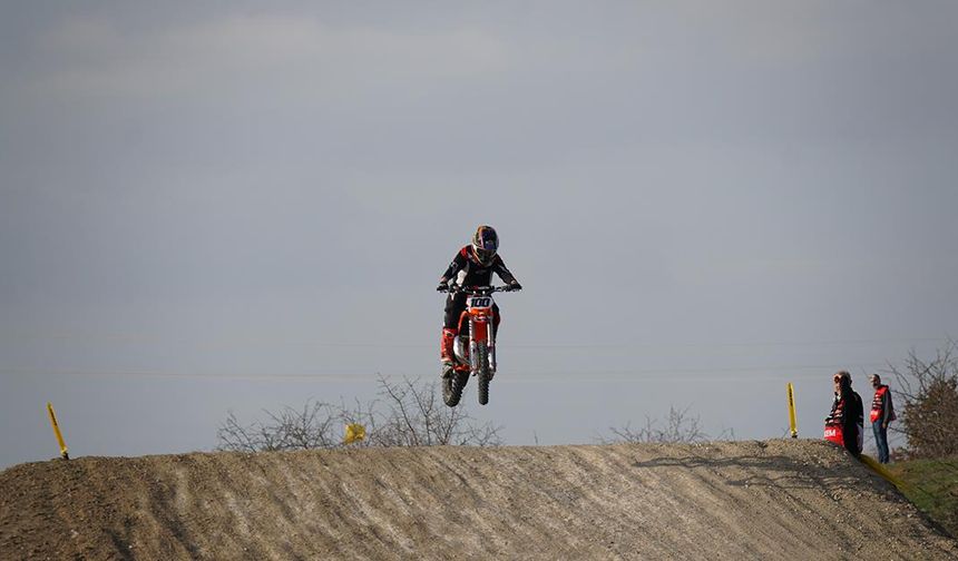 Şampiyon motosikletçi Berat Şenkalaycı babasının izinden gidiyor