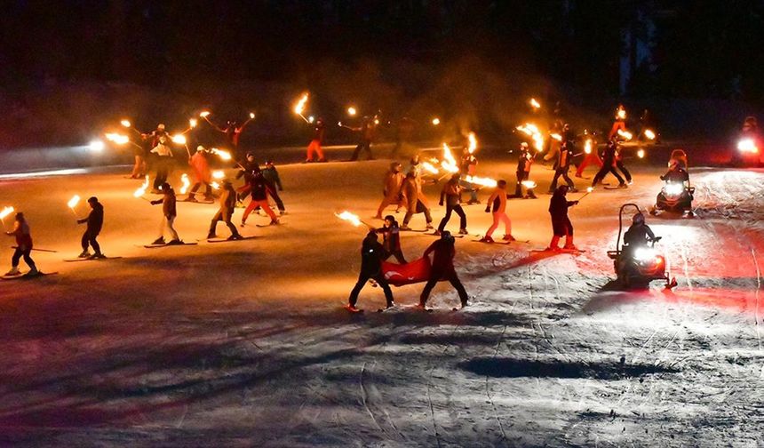 Sarıkamış Kayak Merkezi meşaleli kayak gösterisiyle sezonu açtı