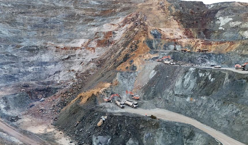 Sivas'ta maden ocağında göçük altında kalan şantiye müdürünü arama çalışmaları 25 gündür sürüyor