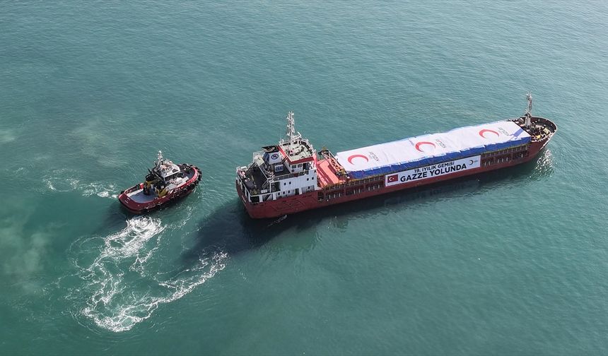 Türk Kızılayın Gazze için hazırladığı 19. 'İyilik Gemisi' Mersin limanından uğurlandı