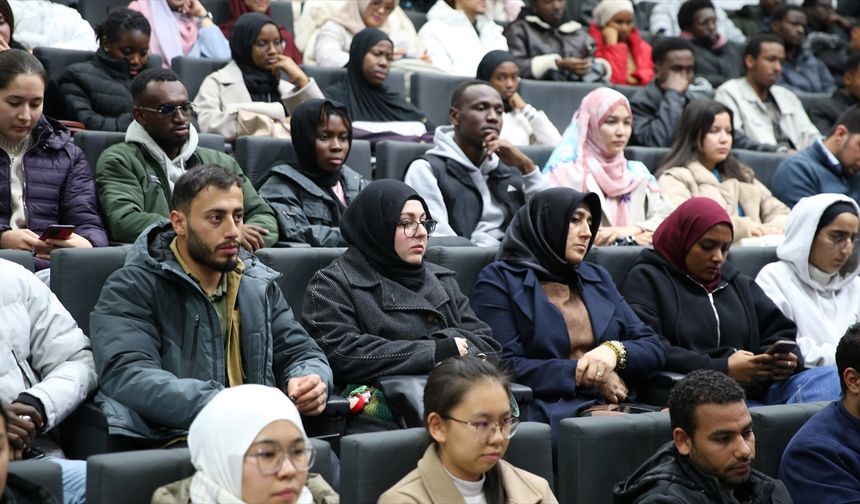 Yabancı üniversite öğrencileri Mevlana'yı Konya'da yakından tanıma imkanı buluyor