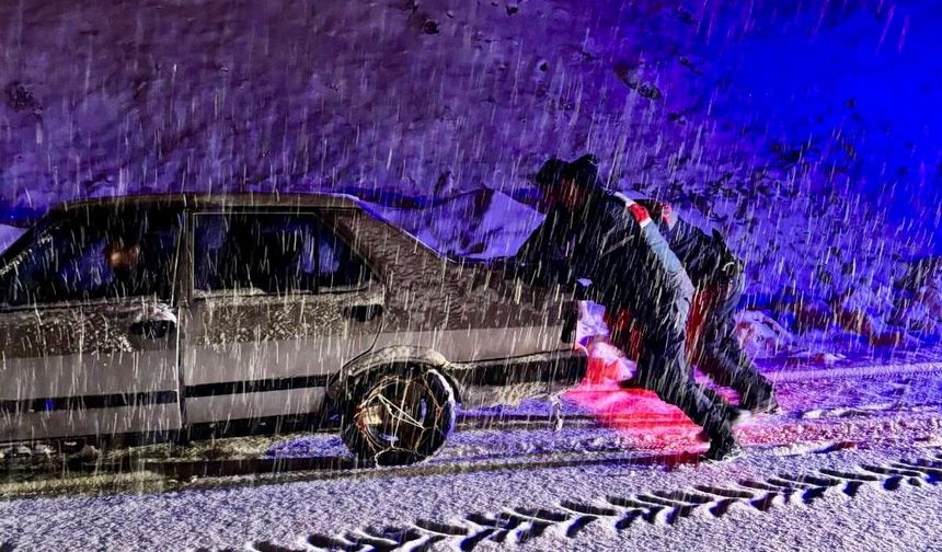 Doğanşehir'de jandarmadan karla mücadelede vatandaşlara destek