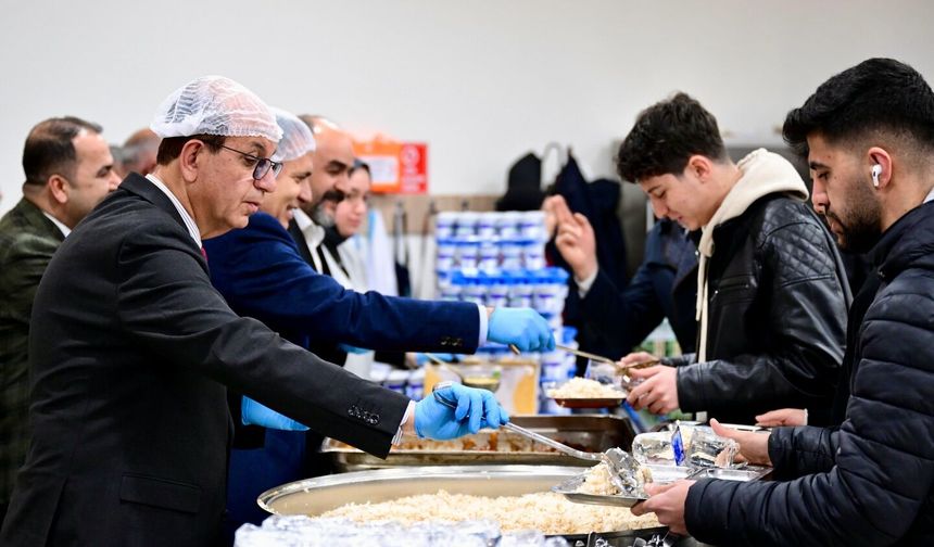 Başkan Geçit Öğrencilerle İftarda