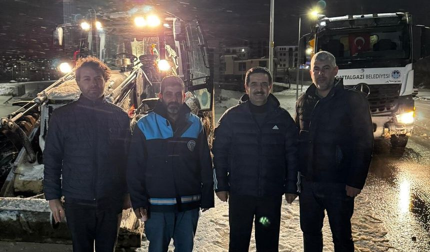 Başkan Taşkın Gece Boyu Kar Mesaisini Sahada Takip Etti