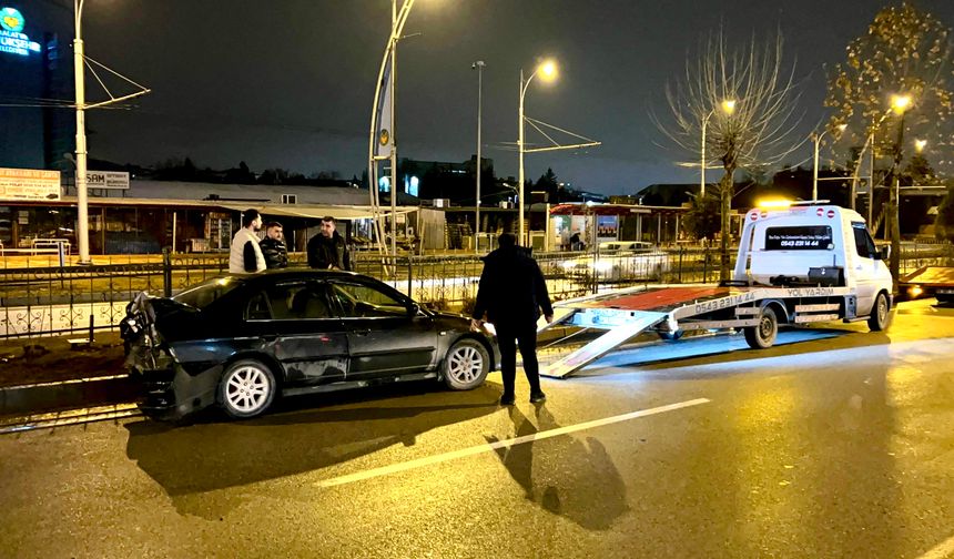 Çevreyolunda İki Otomobil Çarpıştı: 2 Yaralı