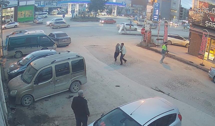 Eşini Sokak Ortasında Silahla Tehdit Edip Darp Etti, Tutuklanarak Cezaevine Gönderildi