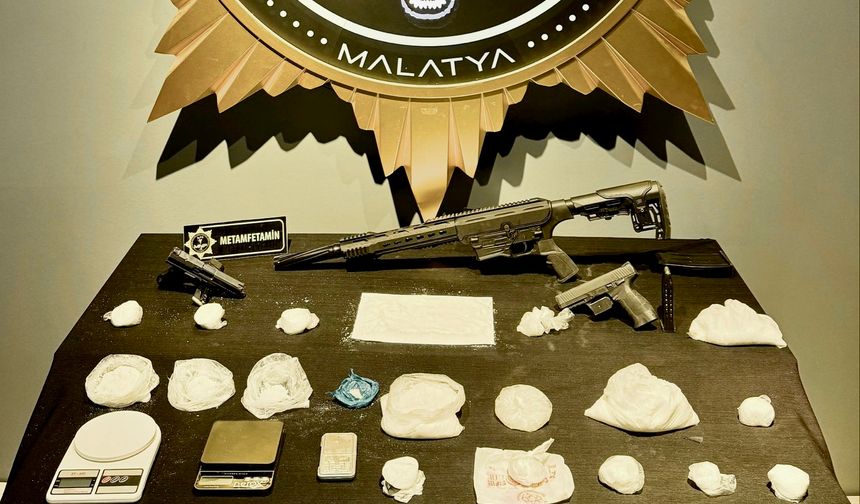 Fiziki Takipli Operasyonda 2 Kilo Metamfetamin Ele Geçirildi