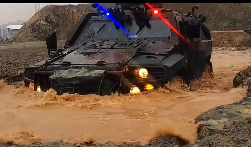 Malatya'da Özel Harekat'tan Güç Gösterisi: Zırhlı Araçlarla Zorlu Senaryolara Karşı Tam Hazırlık