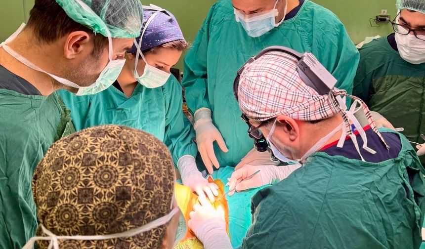 Nefes Borusu Daralan Hasta Hayata Nadir Ameliyatla Tutundu