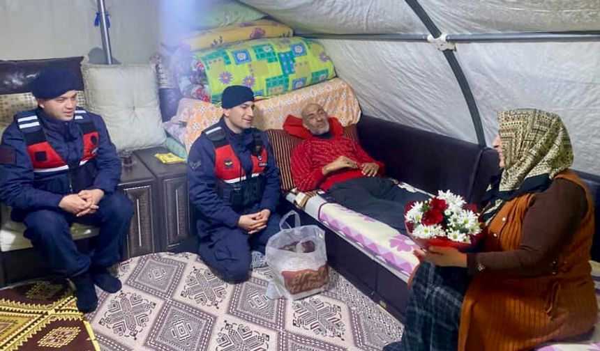 Sevgililer Günü'nde Duygulandıran Talep: 'Eşime Çiçek Getirin'