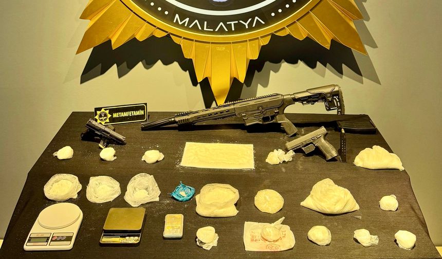 Torbacılara Operasyon: 2,2 Kilo Metamfetamin Ele Geçirildi