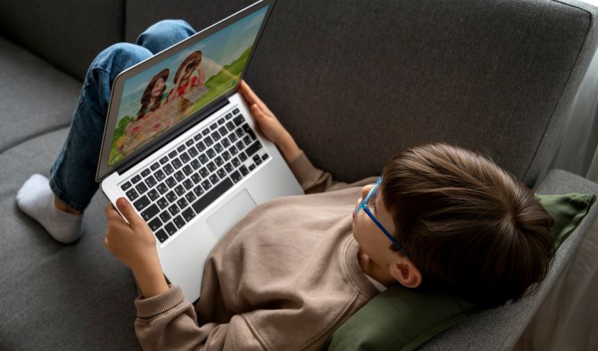 Uzmandan Ailelere Kritik Uyarı: 'Ekran Süresi Gelişimin Birçok Alanını Etkiliyor'