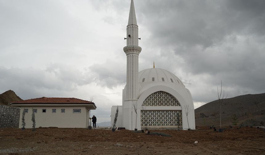 Vali Yavuz: Deprem Konutlarındaki Camileri Ramazan'a Yetiştirmek İçin Çalışıyoruz
