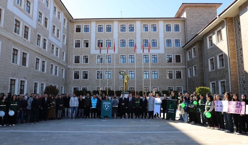 Adıyaman'da Yeşilay Haftası Farkındalık Yürüyüşü Gerçekleştirildi