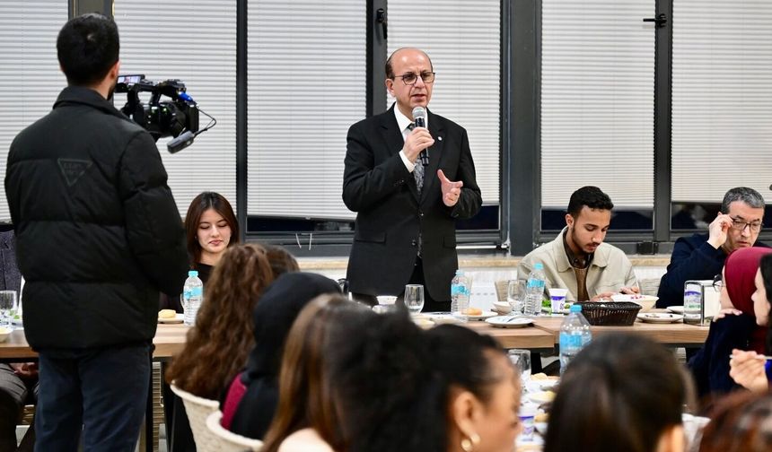 Başkan Geçit, 36 Ülkeden Uluslararası Öğrencileri İftarda Ağırladı