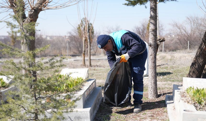Battalgazi'de Bayram Öncesi Cami ve Mezarlıklar Temizleniyor