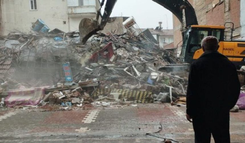 Deprem Haftası'nda Sert Mesaj: 'Hamasi Nutuk Değil, Hesaplaşma Haftası Olmalı'