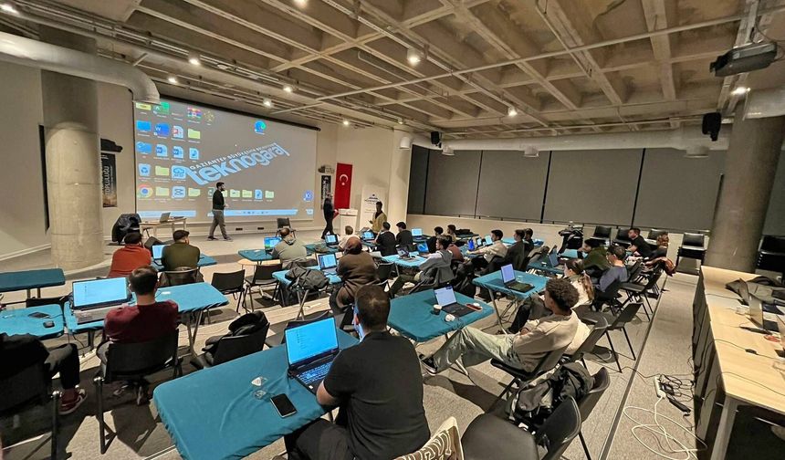 Gaziantep Bilim Merkezi'nde Gençlere Özel Ramazan Teknoloji Kampı Başladı