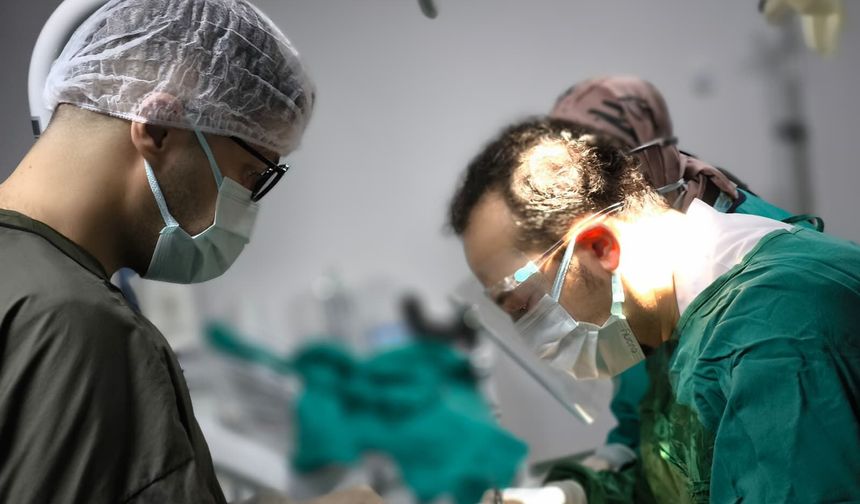 İmplantın Geciktirilmesi Çene Kemiğinde Erimeye Yol Açıyor