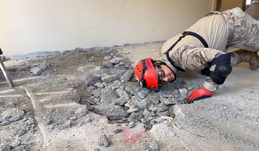 Jandarma Komandolar Afetlere Hazır: Enkazda Can Kurtarma Eğitimi Tamamlandı