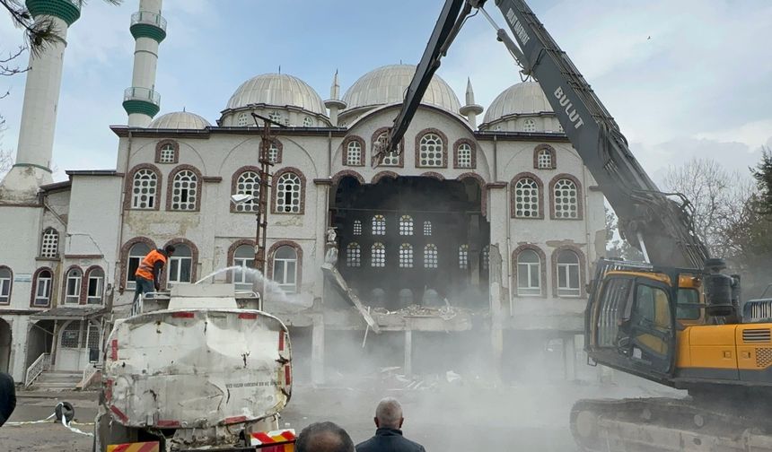 Malatya'da 43 Yıllık Sanayi Camii Yıkıldı
