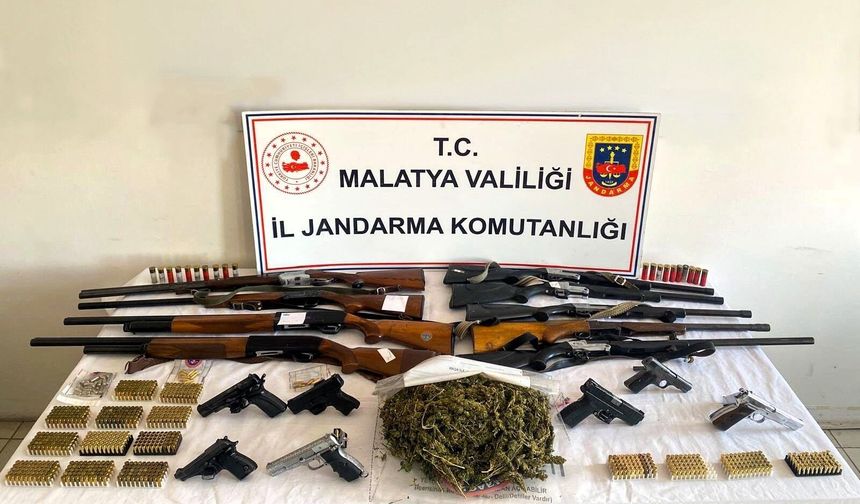 Malatya'da Jandarmadan Uyuşturucu ve Silah Operasyonu: 22 Şüpheli Hakkında İşlem Başlatıldı