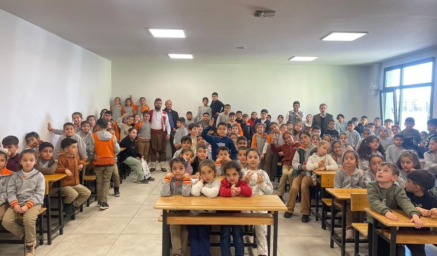 Şehir Tiyatrosu Öğrencilerle Buluştu