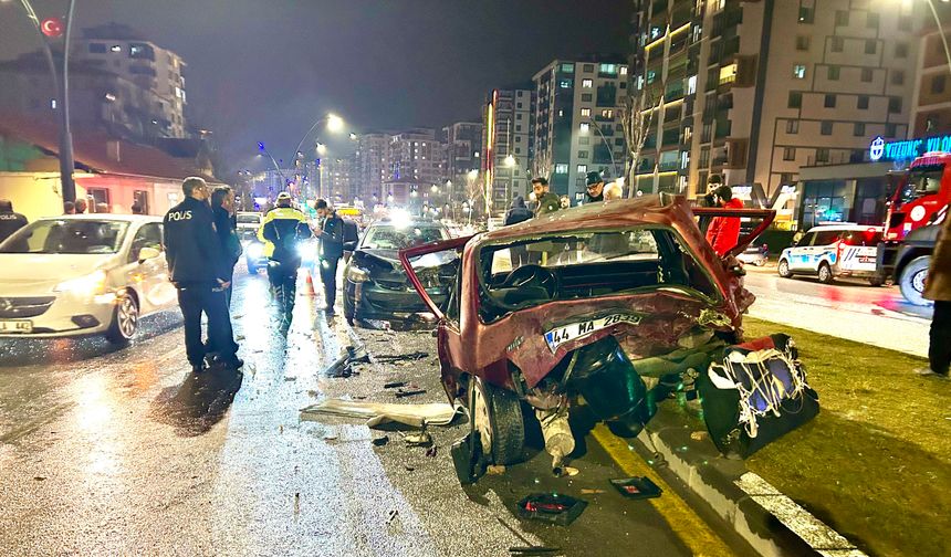 Tecde'de Feci Kaza: 3 Yaralı