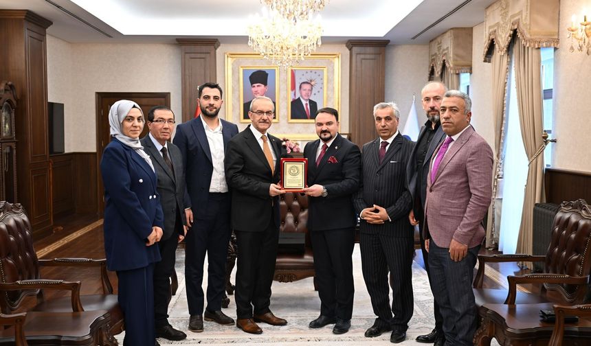 Vefa Derneği'nden Vali Seddar Yavuz'a Ziyaret ve Plaket