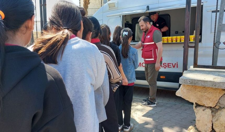 Adıyaman'da Kızılay'dan Öğrencilere Çorba İkramı