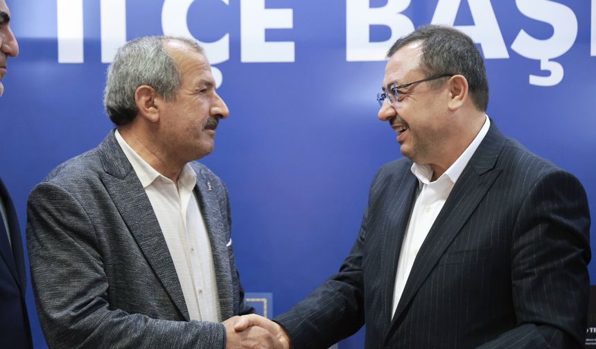 AK Parti'ye Katılımlar Sürüyor: Kale'de Meclis Üyesi Karadeniz de AK Parti Rozeti Taktı