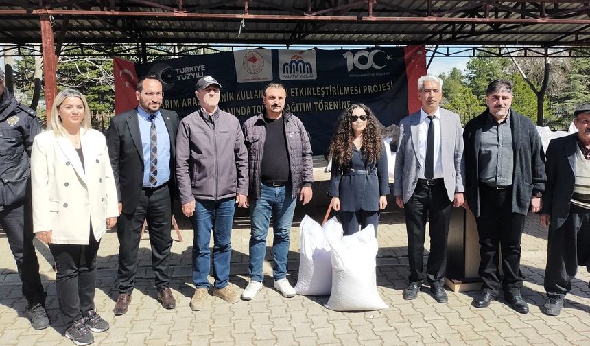 Arguvan'da Nohut Tohumu Dağıtıldı: 132 Üreticiye 70 Bin Kilogram Destek