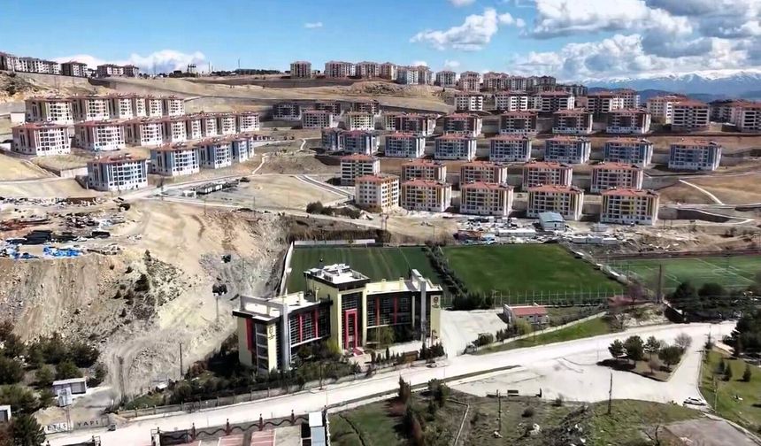 Bahçebaşı'nda Bin 235 Konut Daha Hak Sahiplerine Teslim Ediliyor