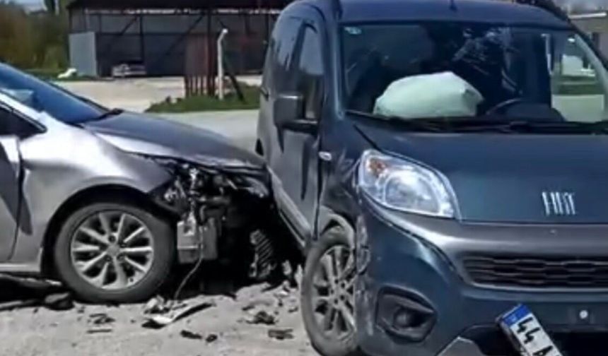 Dilek Mahallesi'nde Trafik Kazası: 4 Yaralı