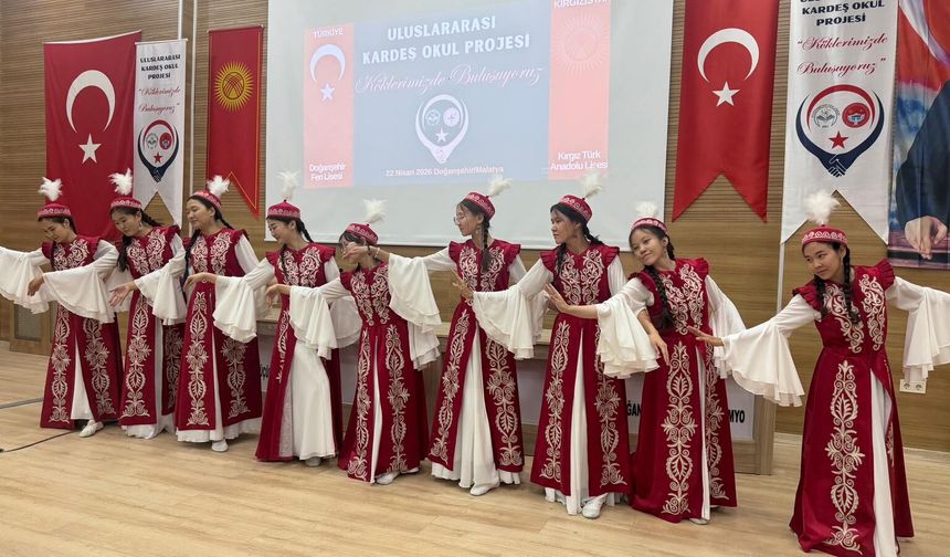 Doğanşehir'de Kardeşlik Buluşması: Kırgızistan'dan Gelen Öğrenciler Kültürlerini Tanıttı
