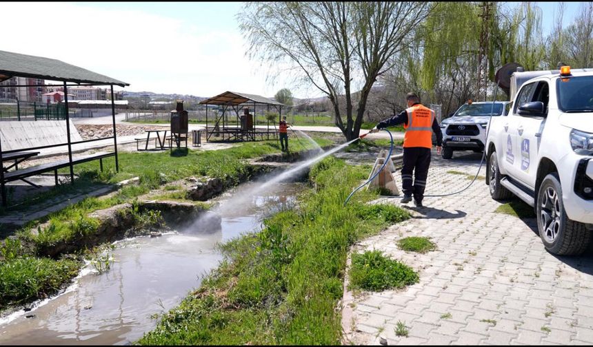 Elazığ Belediyesi Bahar Döneminde İlaçlama Çalışmalarını Artırdı
