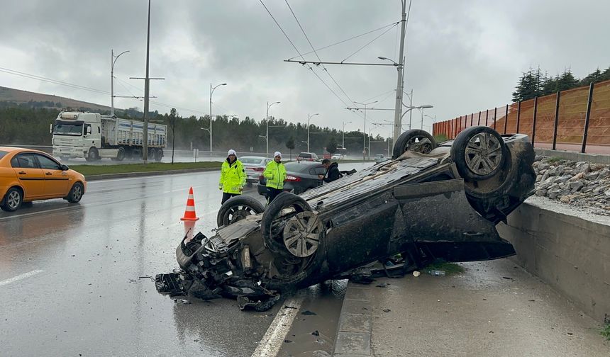 Feci Kazada Hurdaya Dönen Araçlardan Burunları Bile Kanamadan Kurtuldular