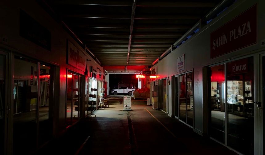 Geçici Ticaret Merkezi Karanlığa Gömüldü, Esnaf Tedirgin