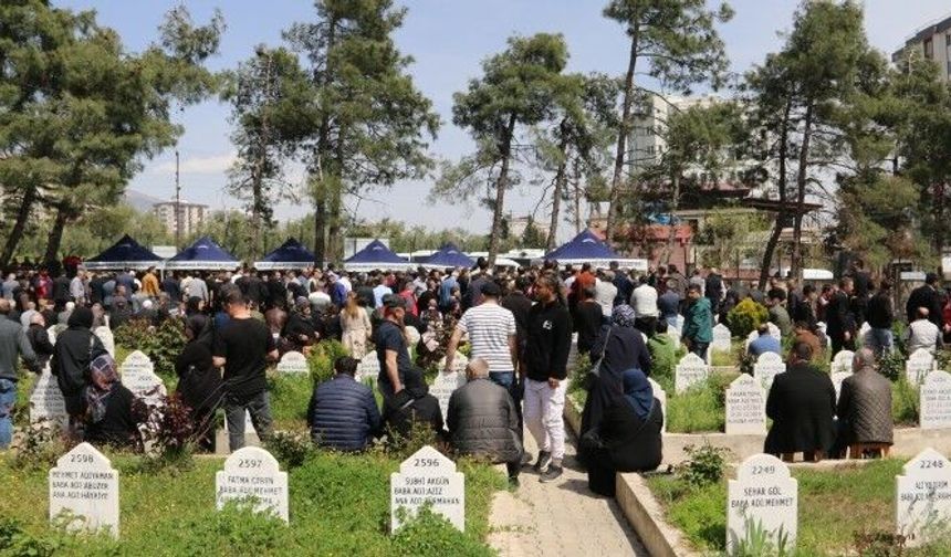 Kahraman Öğretmen ve 8 Öğrenci Son Yolculuğuna Uğurlandı