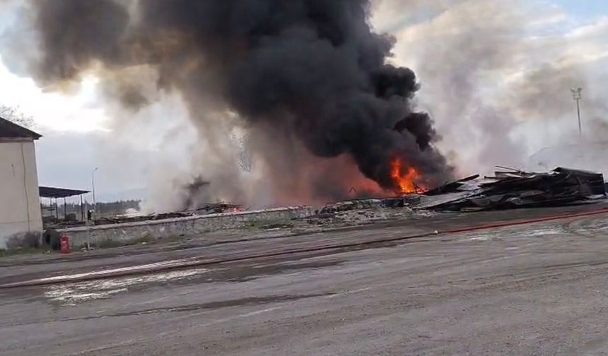 Karayolları Şefliğinde Çıkan Yangın Korkuttu