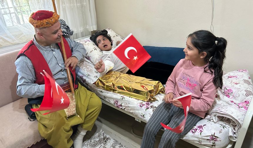 Keloğlan, 23 Nisan Sevincini Özel Çocukların Evine Taşıdı