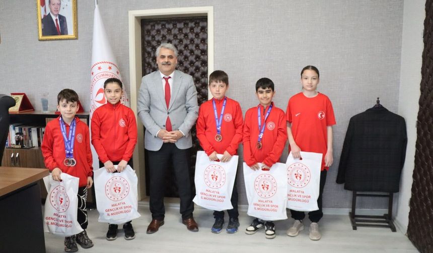 Malatyalı Sporcular Türkiye Badminton Şampiyonası'nda Derece Yaptı