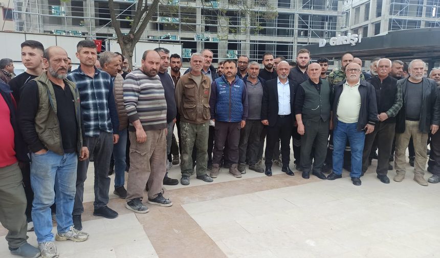 Sanayi Esnafı Valilik Önünde Toplandı: 3 Gün Süre Verilen Esnaflardan Vekillere Sert Tepki