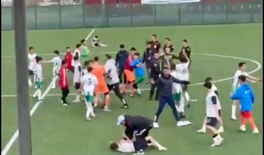 U-14 Gelişim Ligi'nde Bitiş Düdüğüyle Yeşil Saha Karıştı
