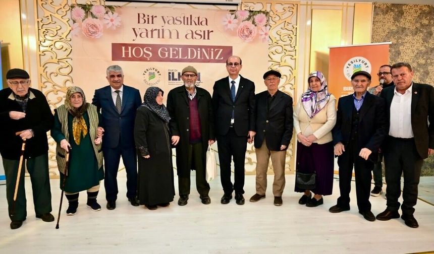 Yeşilyurt'ta 'Bir Yastıkta Yarım Asır' Programında Duygusal Buluşma