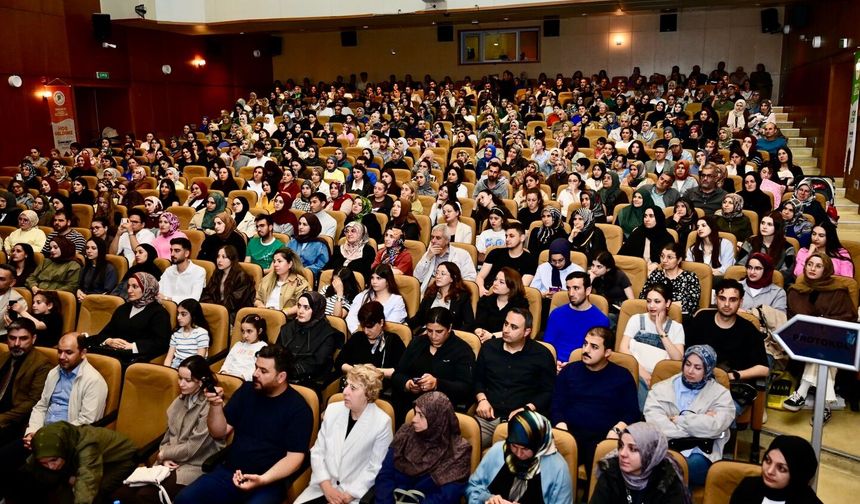 Yeşilyurt'ta 'Duyulmayan Çocuk, Yorgun Anne-Baba, Kaybolan İletişim' Konferansına Yoğun İlgi