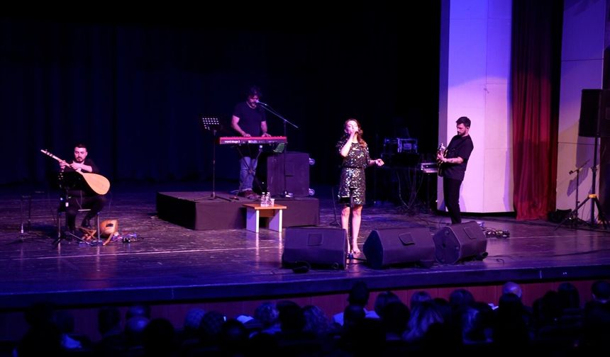 Zeynep Bakşi Karatağ Konserine Yoğun İlgi: Malatyalılar Doyasıya Eğlendi