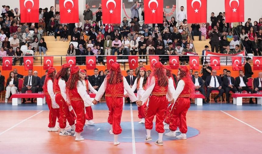 19 Mayıs Coşkusu Darende'de Törenlerle Kutlandı